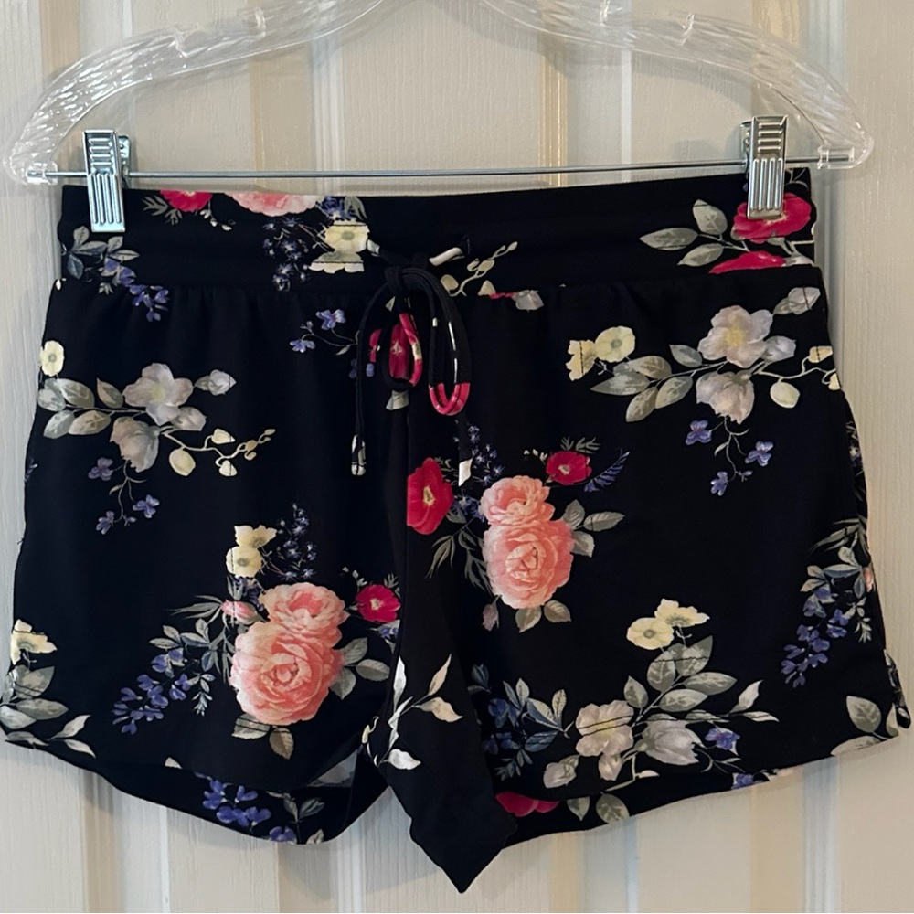 5 for $20🫟🛍️🔵 Girls Flora’ Floral print casual flow shorts. Size Medium 10-12